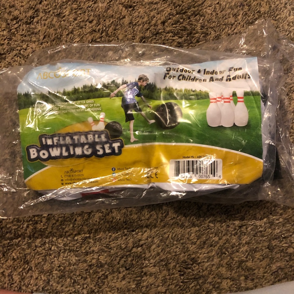Inflatable bowling set - Picture 2 of 3